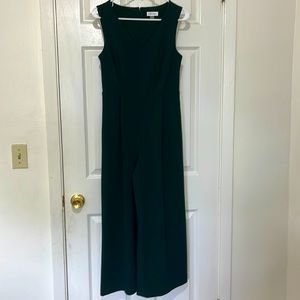 Dark royal green color